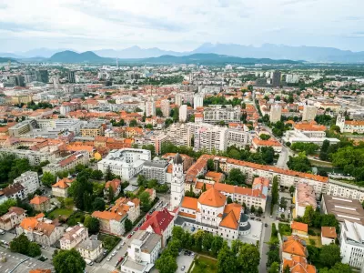 Pogled dronom na Ljubljanu, Slovenija, povijesni grad