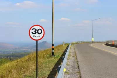 Дорожный знак "30 км/ч" в Словении