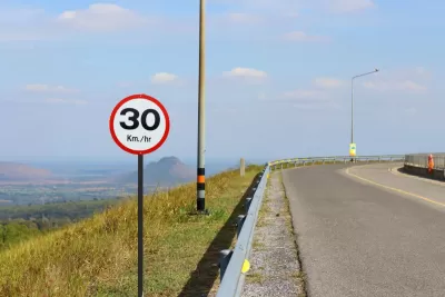 Пътен знак 30 км/ч в Словения